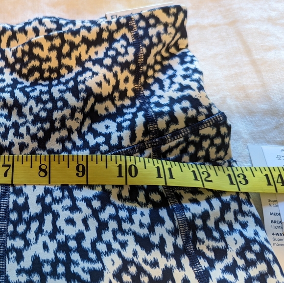 Old Navy High Rise Elevate Crop legging - Picture 12 of 12